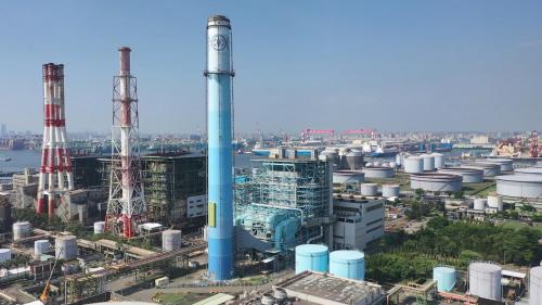 高雄港:大林電廠於1994年，第六號蒸氣機組正式商轉(容量55萬瓩)