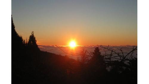 日治時期祝山就已是台灣中部觀賞日出的勝地，當時只能由登山步道步行前往，現在可搭乘火車前往，一出站就是祝山觀日平台。