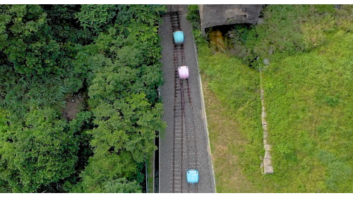 深澳車站係為提供深澳火力電廠燃煤而設置的車站，於1962年啓用， 1989年深澳線裁撤，停止客運服務。2019年八斗子站至深澳站之間，利用既有軌道設置鐵路自行車，全長1.3公里。