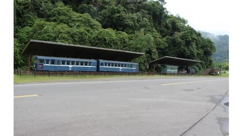 太平山林鐵土場車站展示之中華號運材火車及舊列車