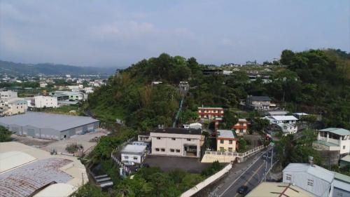 大甲溪流域的第一座水力電廠，位於台中巿石岡區社寮角，1922年2月完工，舊稱「社寮角發電廠」，2001年，因應政府組織改革，社寮角發電廠改稱為大甲溪發電廠社寮機組。