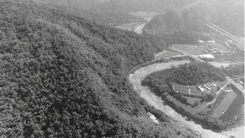 為了提供電車與日月潭工程所需的電力，1919年台灣電力株式會社，便先運用前期大規模地理地質調查的資料，在現今國姓鄉的北山村興建了一座小型水力發電廠，也就是北山坑發電所。