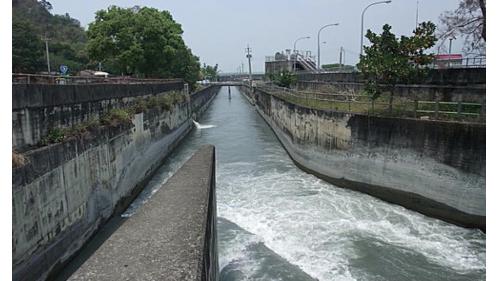 濁水電廠發電後尾水匯入濁幹線，提供下游五萬公頃農田灌溉。