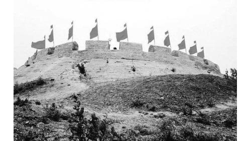 1900年6月16日，935名聯軍海軍偷襲登陸大沽口，1900年6月17日炮台彈藥庫被炸毀，守軍總兵羅榮光中彈犧牲，清軍失去指揮，聯軍攻占大沽炮台。