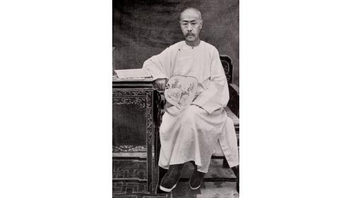 1901年9月7日簽訂辛丑和約，慈禧太后委任欽差大臣慶親王奕劻及兩廣總督李鴻章，作為談判及簽約代表。圖為奕劻。
 