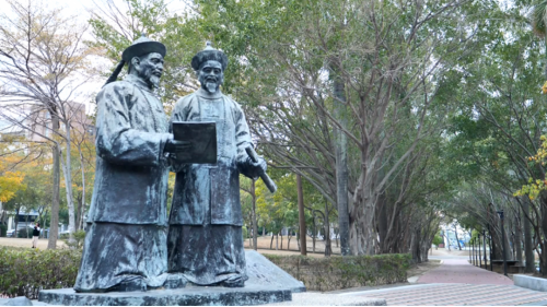 豐圳公園內張達京與潘敦仔銅像