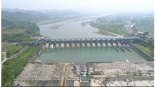 1977 年石岡水壩完工，於食水嵙溪新建取水口，舊鐵橋下的取水口功成身退，葫蘆墩圳改道經南幹渠道合八寶圳，由石岡壩統一引水。