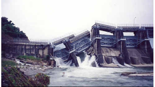 1999年921大地震時，石岡壩嚴重毀損，影響石岡壩南幹渠取水，曾緊急修護舊山線鐵橋之舊取水口應急，俟石岡壩修復後，再改由石岡壩引水。