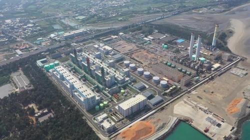 通霄火力電廠新建之機組，本身便已具備天然氣發電廠之低汙染的特性，配搭全新的設備，其各項數值皆遠低於環保署規定之標準。