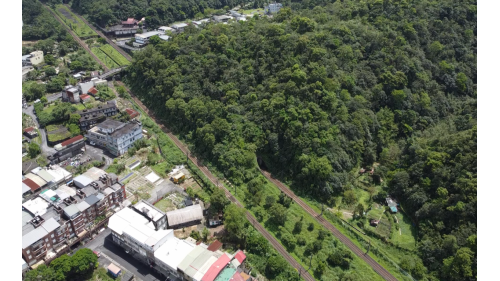 蘇澳新隧道群介於蘇澳新站至永樂站之間，為二條單線隧道，新隧道位於西線，舊隧道位於東線。